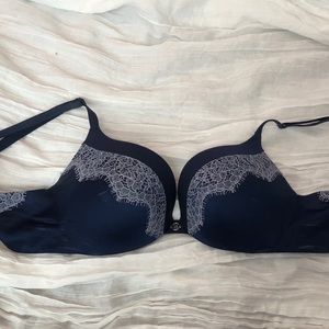 Victoria’s Secret Navy Push Up Bra!